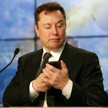 Elon Musk Announces Twitter Applies Temporary Reading Limits For All Users