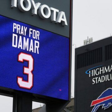 Damar Hamlin’s Family Thanks Supporters, Asks For Prayers