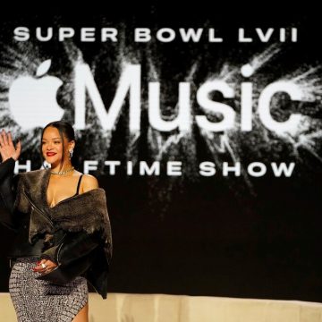 Rihanna Won’t Get Paid For Her Super Bowl Halftime Show But It’s Worth It