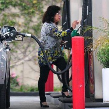 Gas Price Averages Dip Before Holiday Travel Week