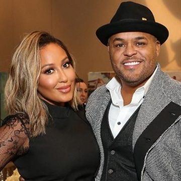 Adrienne Houghton Describes Helping Surrogate Deliver Baby