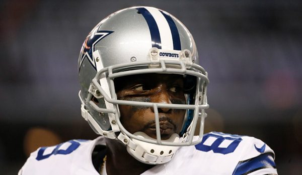 Dez Bryant is getting dragged for not speaking up on protesting anthem