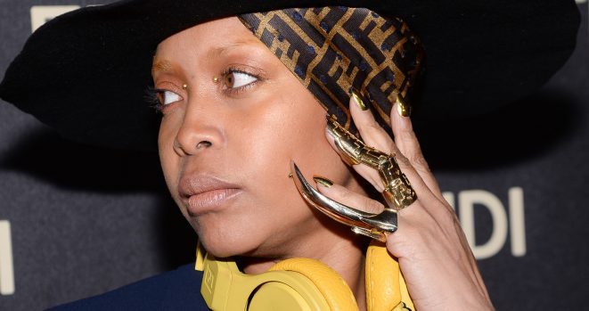 Erykah Badu got pulled over by Dallas police while driving