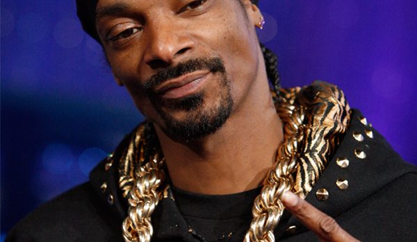 Snoop Dogg helped out a stranded motorist in Los Angeles on Sunday
