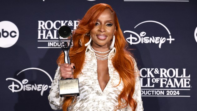 mary-j.-blige-on-making-it-into-the-rock-&-roll-hall-of-fame:-“i’m-a-winner-in-every-way”