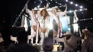 a-real-life-ho-ho-hoedown:-beyonce-slays-christmas-day-halftime-show